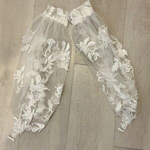 Elegant White Lace Sleeves